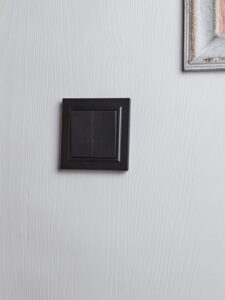 Выключатель 2-кл. СП BRITE ВСР10-2-0-БрЧ 10А в сборе черн. IEK BR-V20-0-10-K02-F — изображение 3