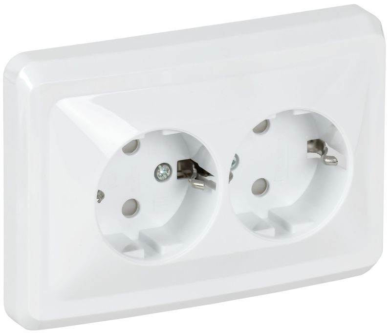 ERV24-K01-16-DM_1.jpeg Розетка 2-м СП Вега РСш12-3-ВБ с заземл. контактом и защ. штор 16А бел. GENERICA ERV24-K01-16-DM — изображение 1