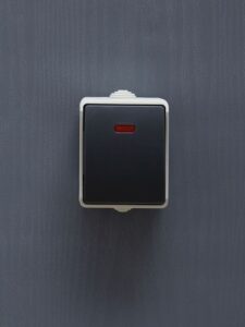 Выключатель проходной 1-кл. ОП Форс 10А IP54 ВС20-1-1-ФСр с индикацией сер. IEK EVS11-K03-10-54-DC — изображение 3