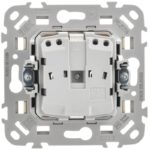 Розетка СП FLITE РС11-1-ФлСл 16А с заземл. без защ. шторок безвинтовое крепление механизм сливочный IEK FI-R11-16-1-K86 — изображение 5