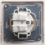 Розетка 1-м СП Glossa 16А IP20 с заземл. защ. шторки с крышкой в сборе перламутр. SE GSL000646 — изображение 3