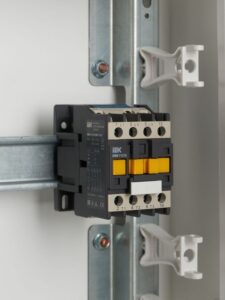 Контактор КМИ-11210 12А 230В/АС3 1НО KARAT IEK KKM11-012-230-10 — изображение 8