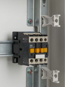 Контактор КМИ-11810 18А 230В/АС3 1НО KARAT IEK KKM11-018-230-10 — изображение 8