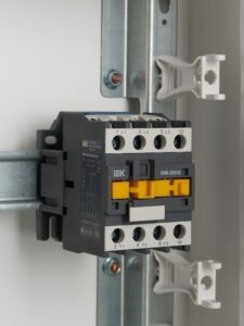 Контактор КМИ-22510 25А 24В/АС3 1НО KARAT IEK KKM21-025-024-10 — изображение 4