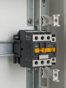 Контактор КМИ-23211 32А 230В/АС3 1НЗ KARAT IEK KKM21-032-230-01 — изображение 7