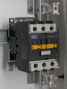 Контактор КМИ-34012 40А 230В/АС3 1НО 1НЗ KARAT IEK KKM31-040-230-11 — изображение 10