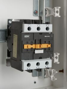 Контактор КМИе-49512 95А 230В/АС3 1НО 1НЗ GENERICA KKME41-095-230-11 — изображение 4