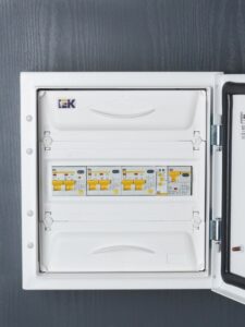 Выключатель автоматический дифференциального тока 2п C 10А 30мА тип AC 4.5кА АД-12 KARAT IEK MAD10-2-010-C-030 — изображение 5
