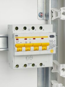 Выключатель автоматический дифференциального тока 4п C 25А 100мА тип AC 4.5кА АД-14 KARAT IEK MAD10-4-025-C-100 — изображение 3