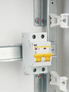 Выключатель автоматический модульный 2п C 6А 4.5кА ВА47-29 KARAT IEK MVA20-2-006-C — изображение 4