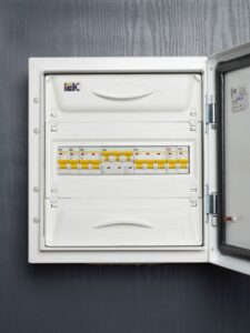 Выключатель автоматический модульный 3п C 25А 4.5кА ВА47-29 KARAT IEK MVA20-3-025-C — изображение 4