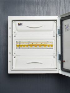 Выключатель автоматический модульный 4п C 80А 10кА ВА47-100 KARAT IEK MVA40-4-080-C — изображение 5