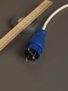 Вилка прямая ОМЕГА ВБп3-1-0м IP44 каучук син. IEK PKR01-016-2-K07 — изображение 2