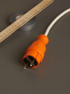 Вилка прямая ОМЕГА ВБп3-1-0м IP44 каучук оранж. IEK PKR01-016-2-K09 — изображение 3