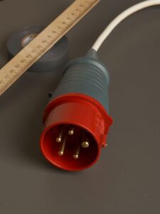 Вилка эл. каб. 16А 3P+PE+N 380В IP44 ССИ-015 IEK PSR02-016-5 — изображение 2