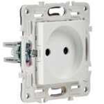 Розетка SKANDY 10А без заземл. без защ. шторок SK-R02W арктич. бел. IEK SK-R10-10-K01 — изображение 2