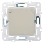 Розетка 1-м SKANDY 16А IP44 с заземл. защ. шторки с крышкой SK-R11B беж. IEK SK-R16-16-44-K10 — изображение 3