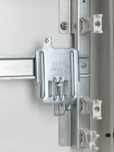 Скоба RCs2 на DIN-рейку для ВА 88-33 KARAT IEK SVA20D-S35-3 — изображение 3
