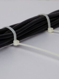 Хомут кабельный 4.8х500 нейл. бел. (уп.100шт) IEK UHH31-D048-500-100 — изображение 2