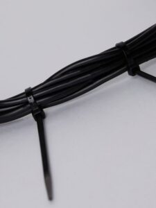 Хомут кабельный 2.5х150 нейл. черн. (уп.100шт) IEK UHH32-D025-150-100 — изображение 2