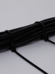 Хомут кабельный 3.6х200 нейл. черн. (уп.100шт) IEK UHH32-D036-200-100 — изображение 2
