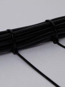 Хомут кабельный 3.6х350 нейл. черн. (уп.100шт) IEK UHH32-D036-350-100 — изображение 2