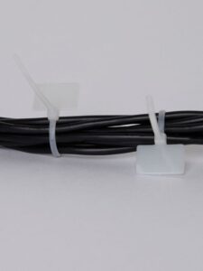 Хомут кабельный ХП1 2.5х110 нейл. бел. с таб. 20х13 (уп.100шт) IEK UHH61-3-110-100 — изображение 2