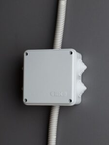 Коробка распаячная ОП 100х100х50 IP55 KM41234 IEK UKO11-100-100-050-K41-55 — изображение 2