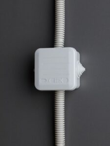 Коробка распаячная ОП 70х70х40 IP44 КМ41236 (4 гермоввода) IEK UKOZ11-070-070-040-K41-44 — изображение 2